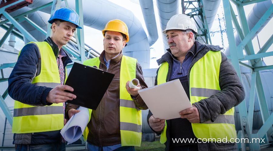 Evita que tu propuesta sea descartada. Aprende cómo prepararte, postular y negociar en procesos de contratación gubernamental. COMAD te guía.