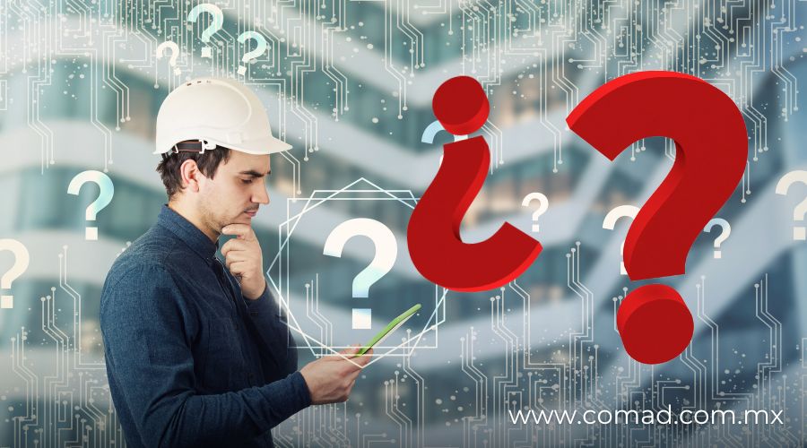 Ingenieros y abogados revisando un contrato de obra pública con enfoque en mecanismos alternativos de solución de controversias como arbitraje, mediación y dispute boards