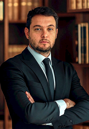 Profesional en Compliance con más de 10 años de experiencia en el diseño, implementación y consolidación de programas integrales de cumplimiento corporativo.