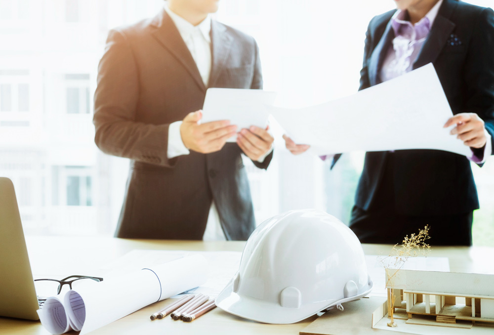 Especialistas de COMAD en arbitraje de construcción y representación ante Dispute Boards en proyectos de infraestructura.