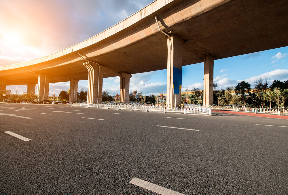 Abogados expertos de COMAD brindando asesoría en licitaciones públicas y defensa ante la SFP en México.